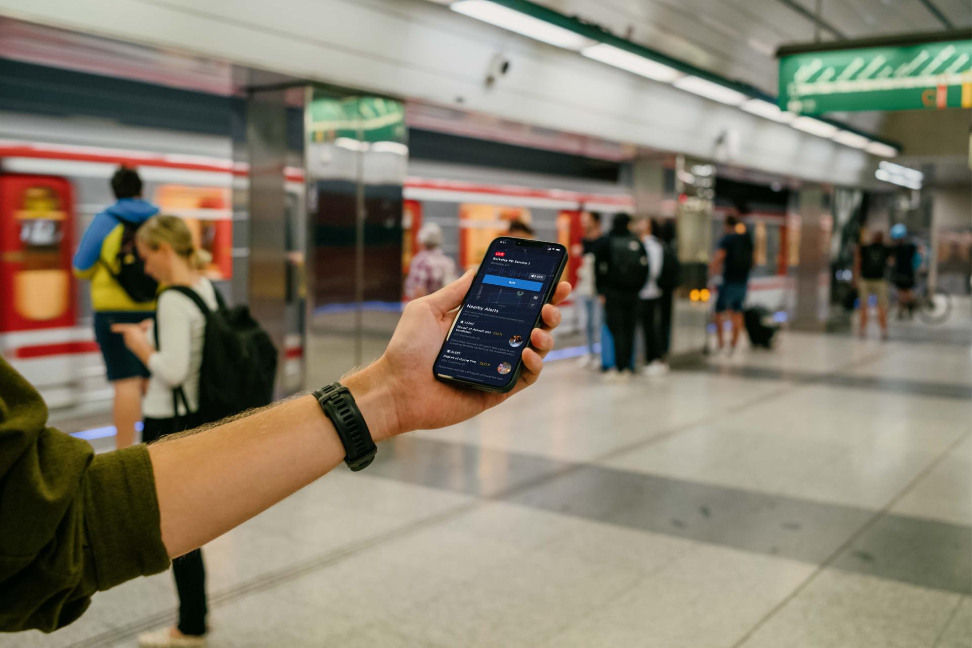 Blueline: Bridge Trust between Citizens and Law Enforcement