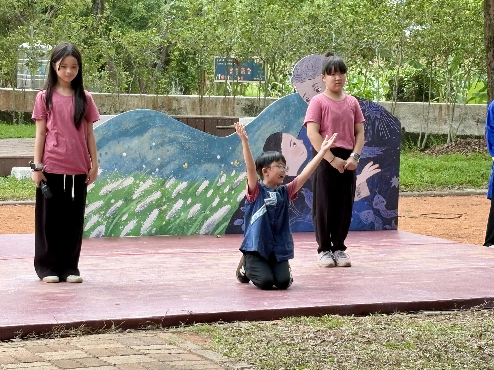 The Mobile Exhibitions in Liugdui Schools